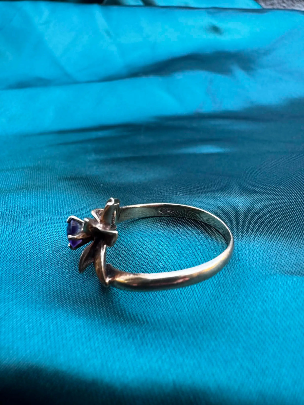 9ct Yellow Gold Amethyst Floral Ring — angled side view showing floral setting and gold band