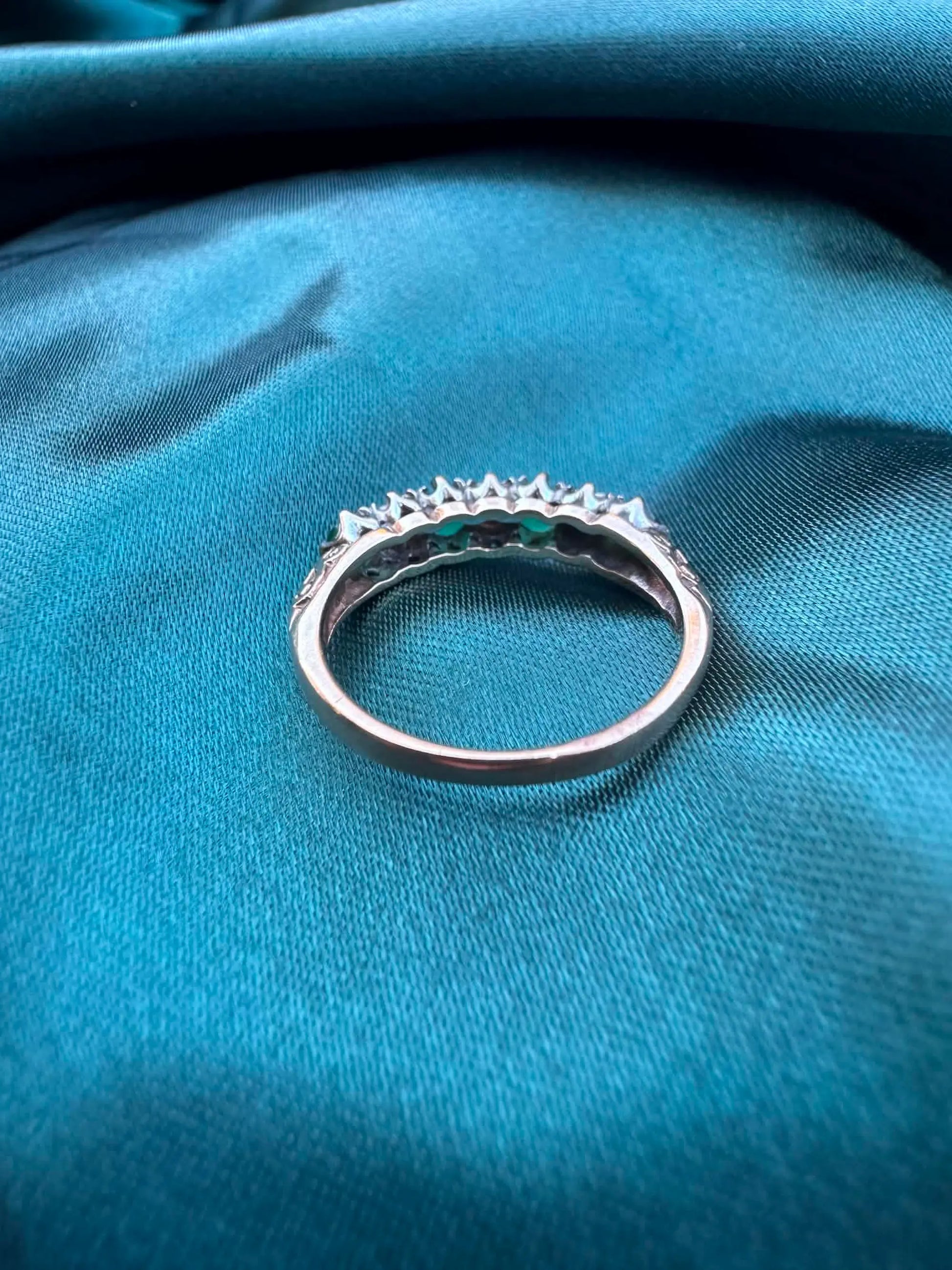 Diamond and emerald ring in 9ct gold, view showing band interior