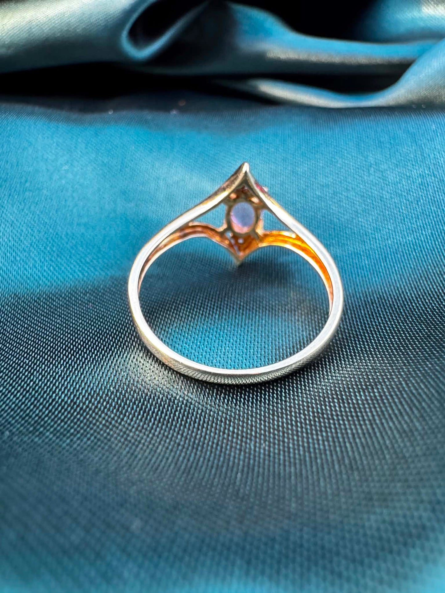 Amethyst and diamond star ring in 9ct gold, reverse side