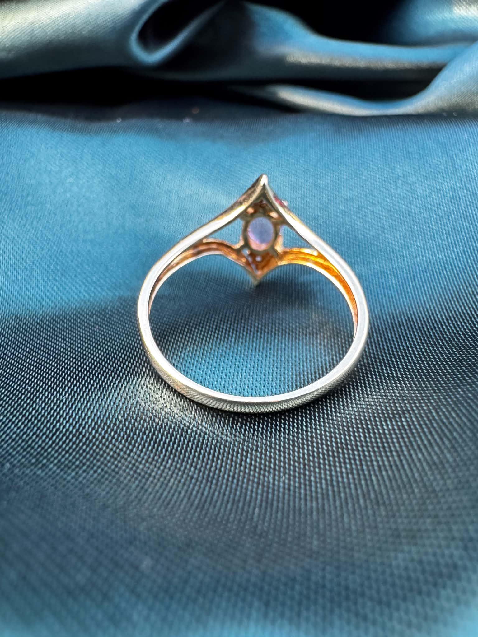 Amethyst and diamond star ring in 9ct gold, reverse side
