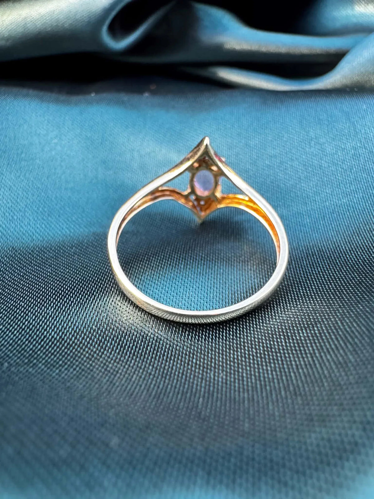 Amethyst and diamond star ring in 9ct gold, reverse side