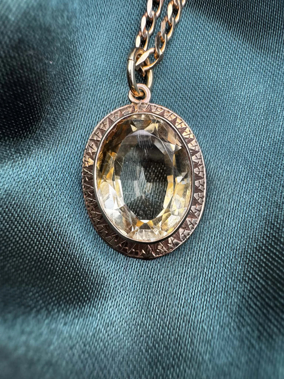 Citrine Pendant in 9ct Gold with oval-cut citrine in gold setting