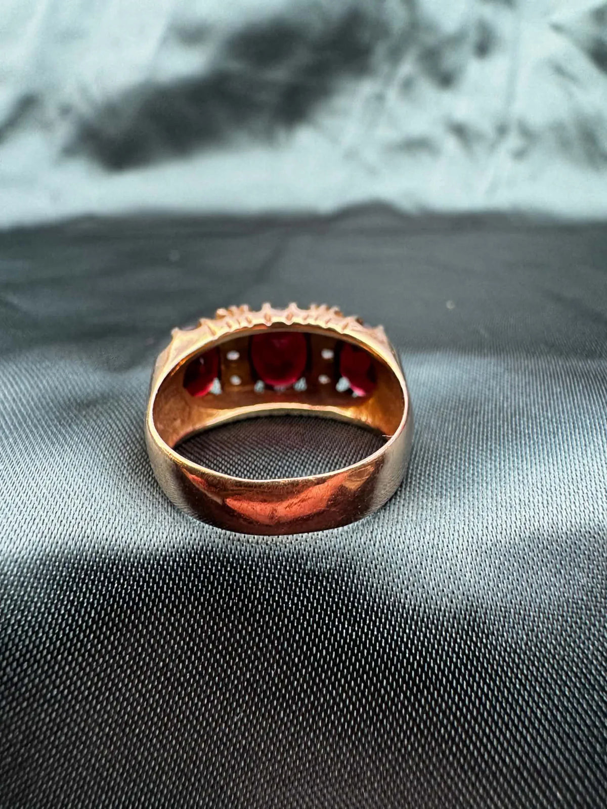 Garnet and paste three stone ring in 9ct gold, band and reverse view