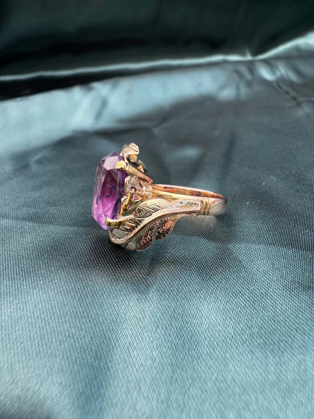 Amethyst foliate crossover cocktail ring in 14ct yellow gold, side profile view
