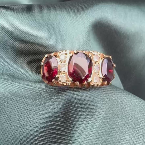 Garnet and paste three stone ring in 9ct gold, video showing ring from multiple angles